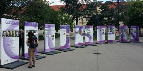 plansze wystawy plenerowej „Gusen: granit i śmierć, pamięć i zapomnienie"