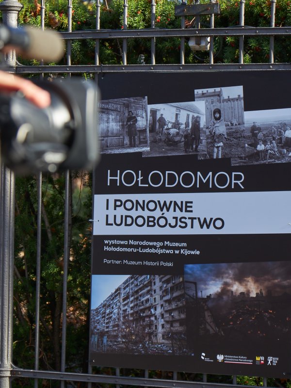  photo of the board with the inscription Holodomor