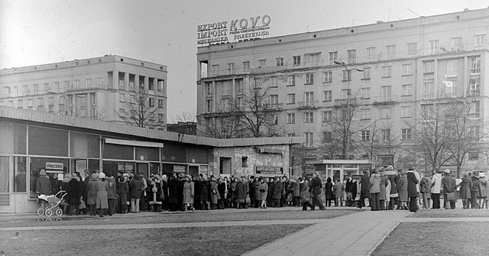 Kolejka po pączki